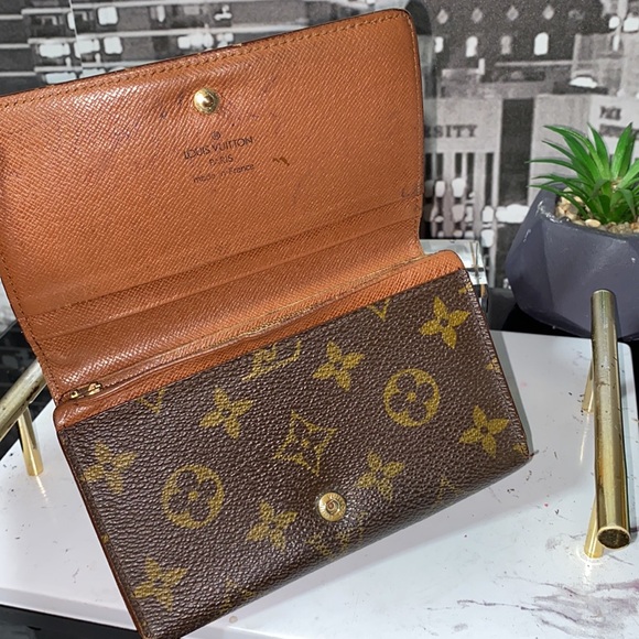 Authentic Louis Vuitton Monogram Bifold Zippy Wallet - Picture 5 of 10